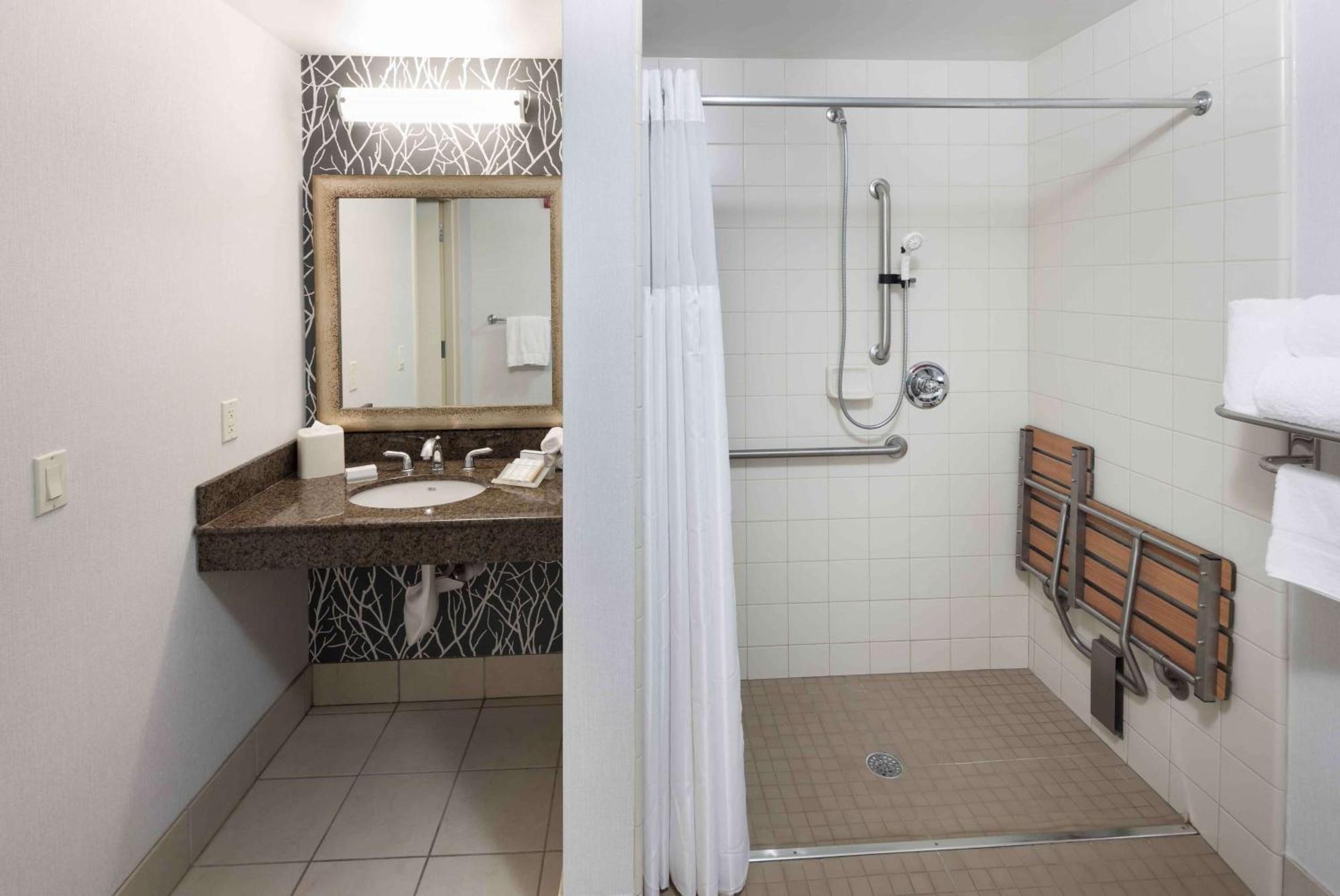 Hilton Garden Inn Detroit/Novi Exterior photo